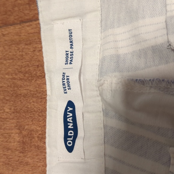 Old Navy 3inch Shorts, size 12 - Picture 3 of 5